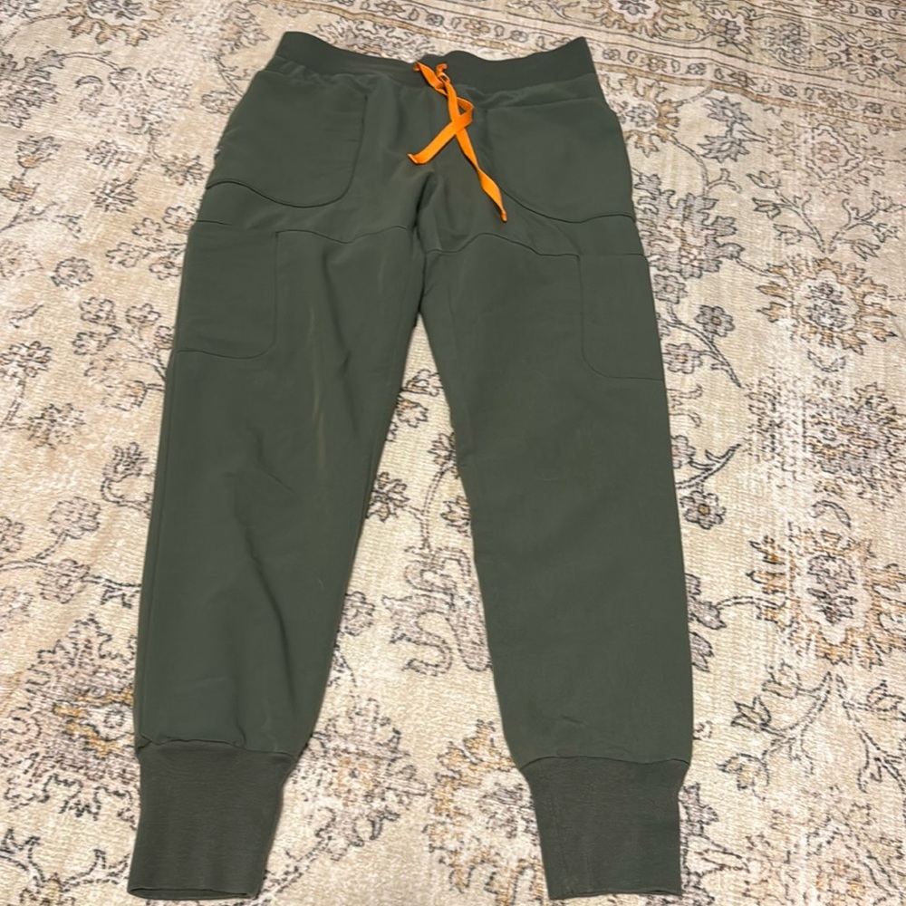 Figs joggers size small